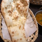 Izakaya Indian Curry and Asian Restaurant Chandrama - ナンはおかわりし放題