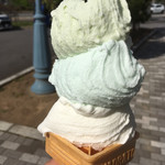 豊上モンテリア Sweets & Gelat - 私の 
よもぎ ＆ ピュアブルー ＆ 搾りたて牛乳