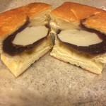 ブーランジェリー 14区 - クリームチーズあんぱん カット