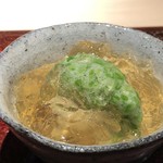 菊鮨 - ◆低温で5時間調理された「唐津の鮑」の上に、山芋とオクラのソース、出汁のジュレがけ。 鮑は柔らかく美味しいですし、山芋とオクラのネバネバ感が意外に合います。