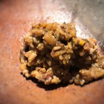 菊鮨 - ＊ホタルイカはワタも全て入っていますので旨みを強く感しますし、そこに雲丹の旨みが加わり秀逸。 こんな風にホタルイカを頂いたのは初めてでしたので、嬉しいですね。