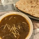 Pakistan Indian Restaurant Taj - ニハリとロティ