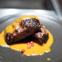 焼肉うしごろ 銀座並木通り店 - 黒タンバーグ完成形