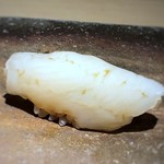 菊鮨 - アオリイカ・・寝かせて水分を抜かれているので、甘味が強く美味しい。