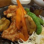 ガスト - 若鶏と彩り野菜の黒酢あん(499円)