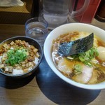 支那そばや - 山水地鶏ワンタン醤油らぁ麺&きざみチャーシューごはん