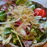 豚捨 KITTE丸の内店 - サラダ