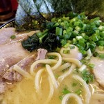 濃厚豚骨ラーメン 濱虎家 - アップ。