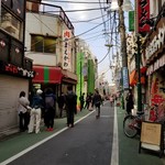 濃厚豚骨ラーメン 濱虎家 - 店前すずらん通り。