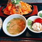 あみ焼ハウスせせらぎ - ホルモンう焼うどん定食