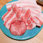 しゃぶしゃぶ KINTAN - 限定メニュー、令和セットのイベリコ豚のしゃぶしゃぶ肉。