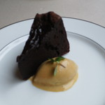 フレンチサック - +520円でデザート＆コーヒーがつけられます。これはガトーショコラ、キャラメルアイス添え。