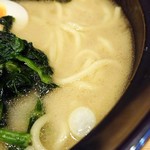 Ramendainingumangetsu - マイルドな豚骨スープ。