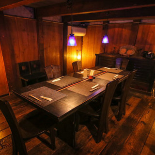 There are three types of private rooms and a large hall that can be reserved. A historic Kyomachiya cafe.