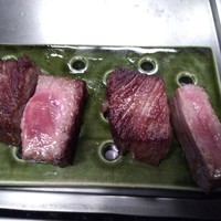潜龍 - 右がヒレ、左がロース