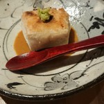 時喰み - お通しの焼きゴマ豆腐