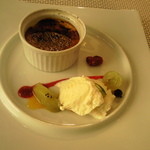 ビストロ ダイア - 定番のクレームブリュレとカマンベールアイス