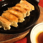 もつ鍋 創作市場 はん蔵もん - 黒豚鉄板餃子　５６０円