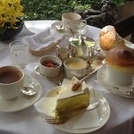 ウエスト青山ガーデン - 2011/12 パタークリームケーキ＋ココア 1,155円、クリームパフ 399円、青山ガーデン限定 スホットスフレセット 1,470円
