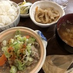 家庭料理居酒屋 よってって - ♪もつ煮定食　¥600