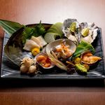 Hiru Yakuzen Kayu Yoru Kai Ryouri Kai Nokuchi - 大将選りすぐりの食材で、貝の刺身盛り合わせ。
