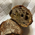 パンやきどころ RIKI - ドライリンゴ・ラムレーズン・クルミがたっぷり！