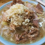 ラーメン そら - ラーメン740円。にんにく、野菜半分に減量