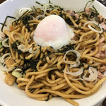 中華そば まるたけ - 油そばを軽く混ぜ温玉オン