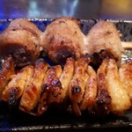 Yakitori Tsuki - 鶏皮(タレ)　豚バラえのき巻き(塩)