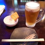 焼鳥　月 - エビス樽生　480円とお通し(ポテサラ)