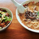 らーめんとんとん - 料理写真:ラーメーンセットのラーメンと焼豚丼