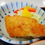 お食事処 千起 - 自身魚フライ+サラダ