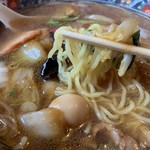 クォウライ - ツルリとした中太麺が餡によく絡みます。ベースのスープはあっさり目ですが熱々の餡とのバランスがGOOD