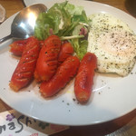 酒場 うさぎ - 赤ウインナーのソテー