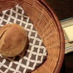 サルキッチン - 「パンとバター」：程よく温められたパンだから、香る♪