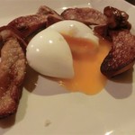 サルキッチン - 温度玉子をソースにしてポルチーニをいただきます♪