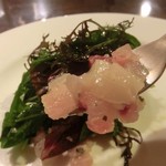 サルキッチン - 「魚介類のタルタル　青コショウ風味」（アップ）：この日は、鯵・真鯛・帆立！