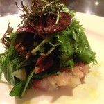 サルキッチン - 「魚介類のタルタル　青コショウ風味」：（画像は１人前）塩味を控え、青胡椒も仄かに香る程に忍ばせて