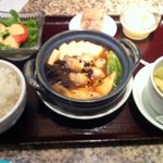上海朝市 - 広島産カキのピリ辛鍋