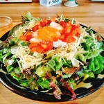 ちゅらね - 温泉卵とサルサソースをかけた！