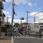 釜竹 - 最後の難関？なだらかに続く坂道　ここを登りきって、次の交差点を左折