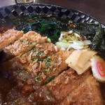 彩煌 - カツカレーラーメン  900円（税込）烏龍茶はサービス♬