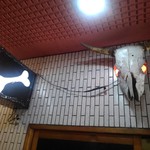 一条流がんこ総本家分家四谷荒木町 - 看板(牛の骨)