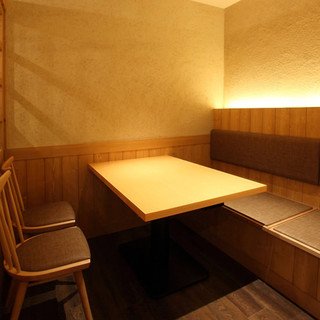 【テーブル個室／2～4名様まで】穏やかな雰囲気 少人数で楽しめるプライベート空間