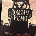 Romolo e Remo - ローマ建国の祖と言われるロムルスとレムスが店名です　下には首都の香りと書いてあります