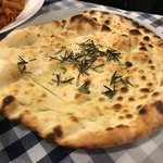 Romolo e Remo - 素焼きのピッツァ　店ではクロスティーニと言っていました　美味しいです　