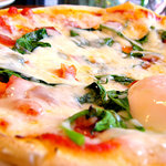 Komugico - ピッツァ　ビスマルク　半熟玉子とほうれん草