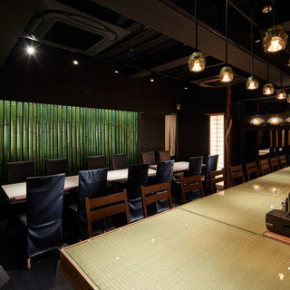 カウンターとテーブル席