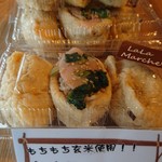 ララカフェ - 「玄米いなり」玄米ごはんの、ほんのり甘いおいなりさん♪