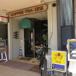 喫茶 Pine - お店の正面　右側のコック人形の看板がいい